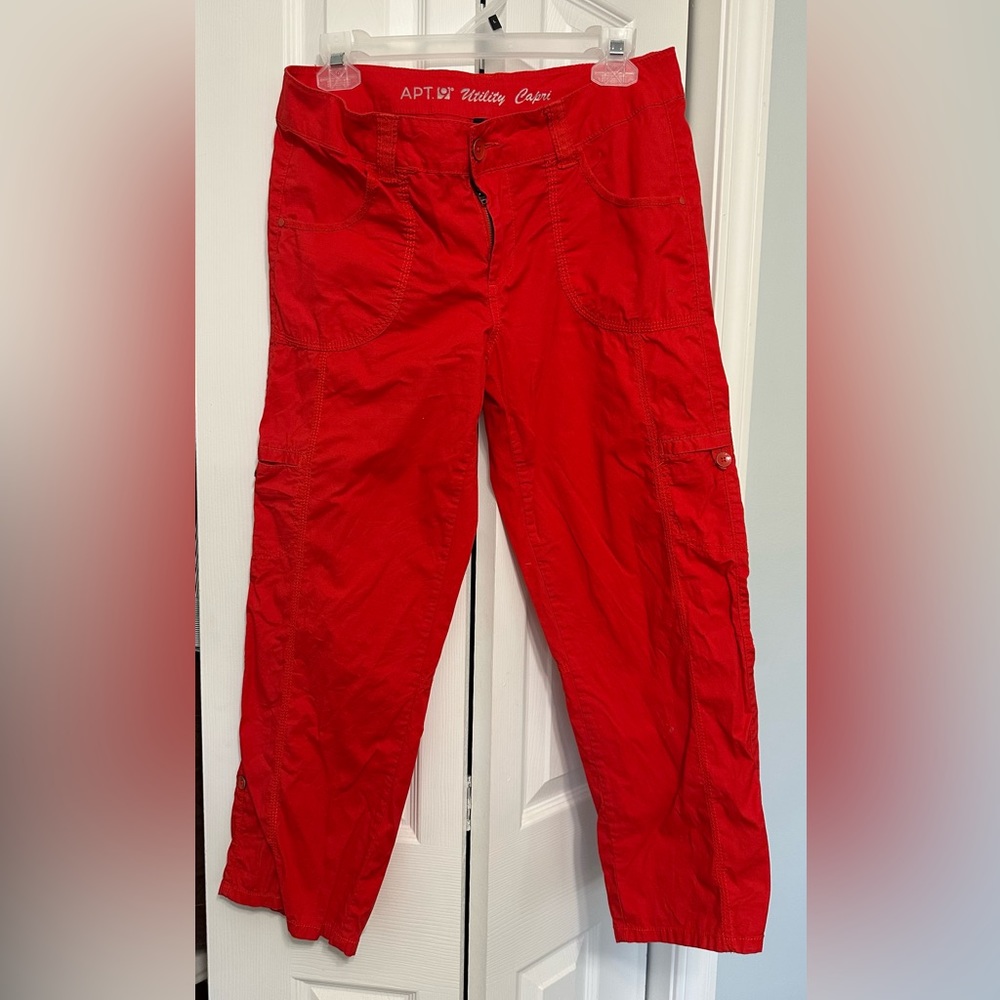 Apt.9 Womens modern fit red utility capri pants w/ roll tab legs, size 8